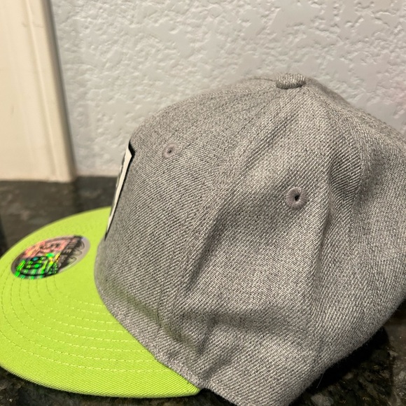 NWT Ouray Sportswear wool blend baseball cap. Adjustable. Umpqua. Grey & green - Picture 3 of 7